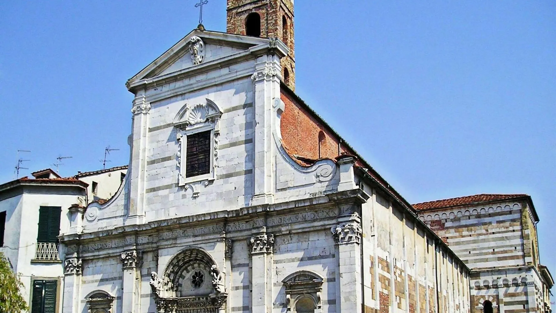Apartment In The Historic Center Of Lucca Italy