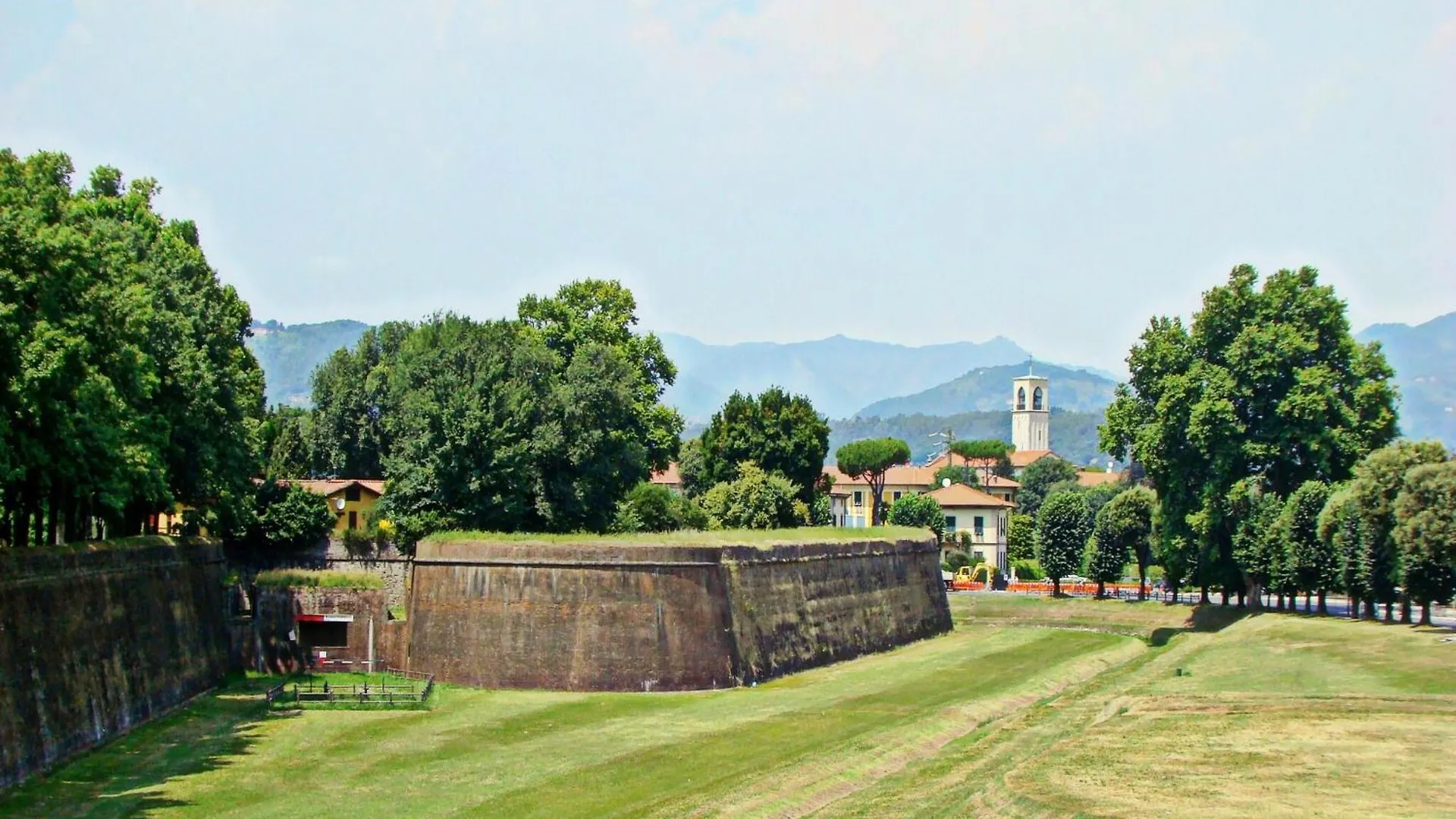Apartment In The Historic Center Of Lucca Italy